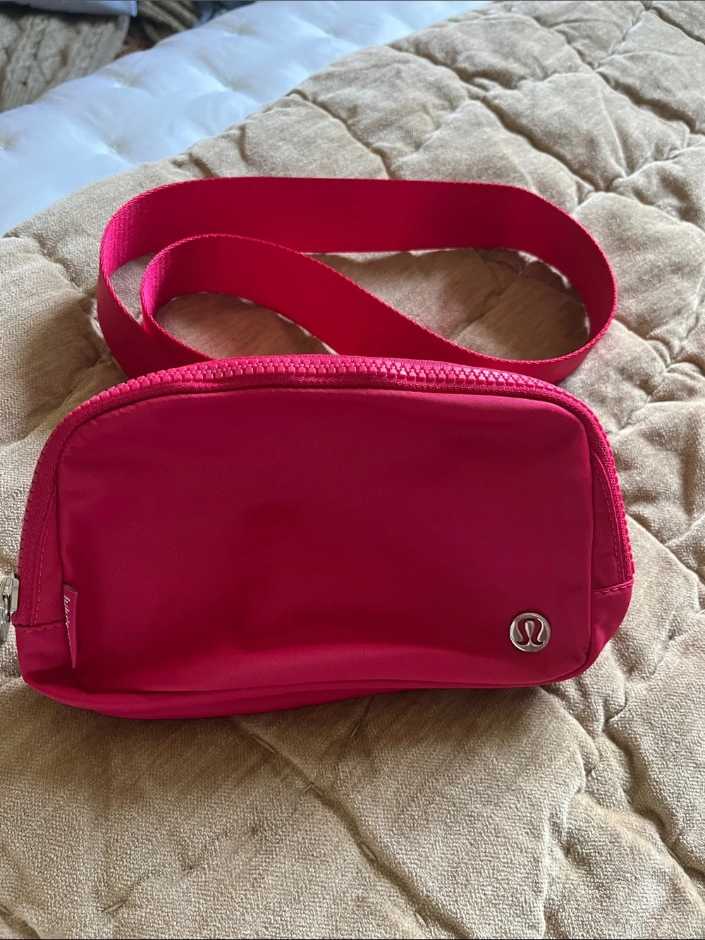NWOT-Lululemon Red/ Pink Crossbody Belt Bag - Picture 1 of 1